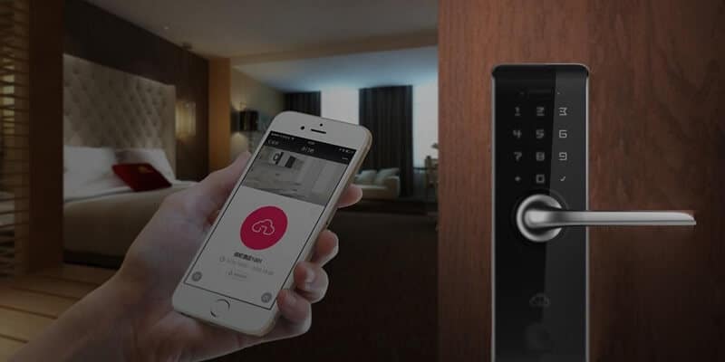 Can the smart door lock be opened remotely and directly