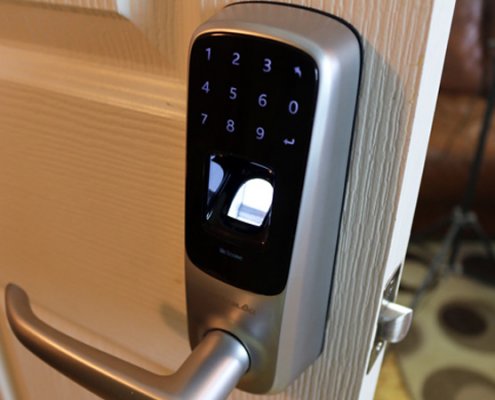 Kunci Pintu Biometrik 2
