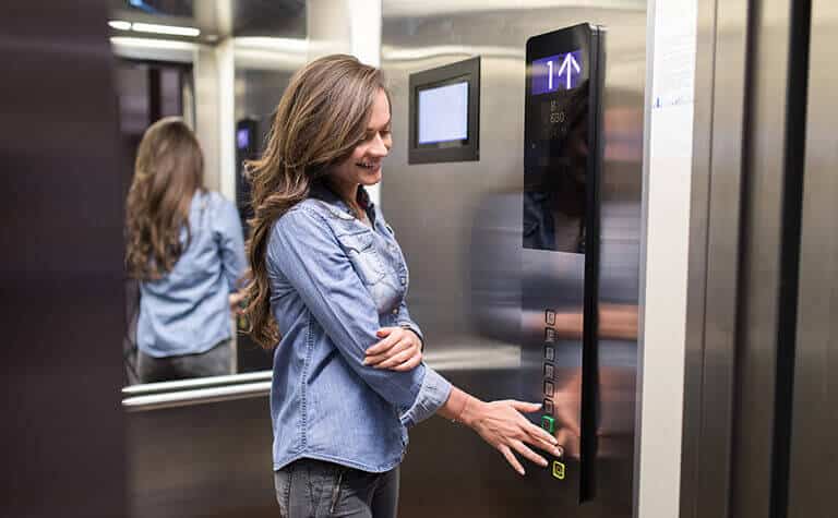 ¿Qué son los sistemas de control de ascensores?
