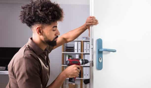 Can I Change The Locks on My Apartment? Why And How? 1