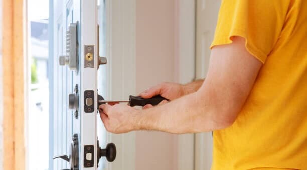 วิธีรักษาความปลอดภัยเครื่องมือและขั้นตอนที่มีประสิทธิภาพของประตูอพาร์ตเมนต์