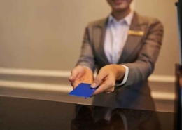 Jak naprogramovat hotelové klíčové karty krok za krokem
