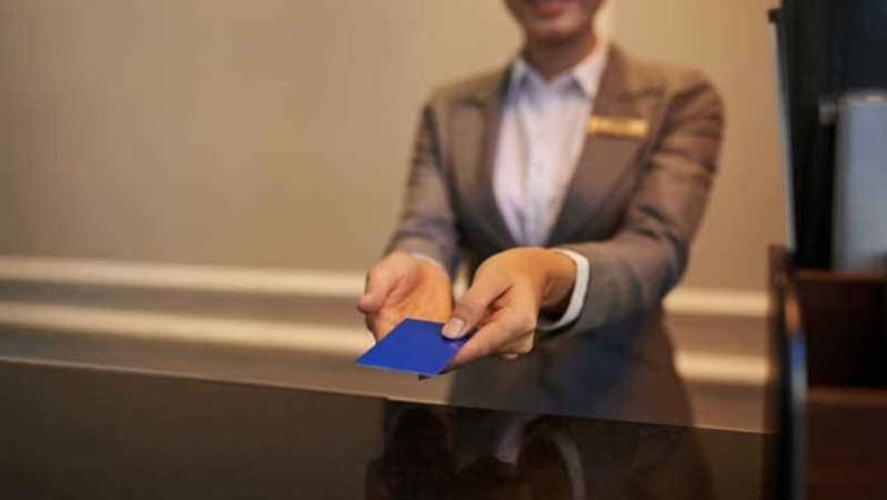 Jak naprogramovat hotelové klíčové karty krok za krokem