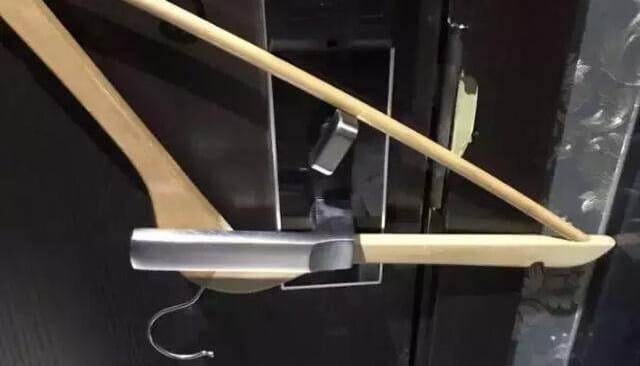 How to lock the hotel door with a hanger