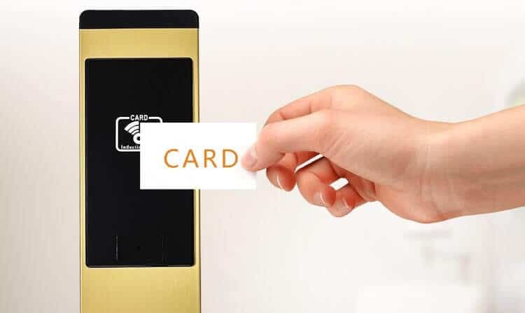 How does the key card lock work