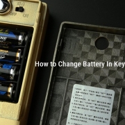 Come cambiare la batteria nella serratura della porta senza chiave Guida facile!