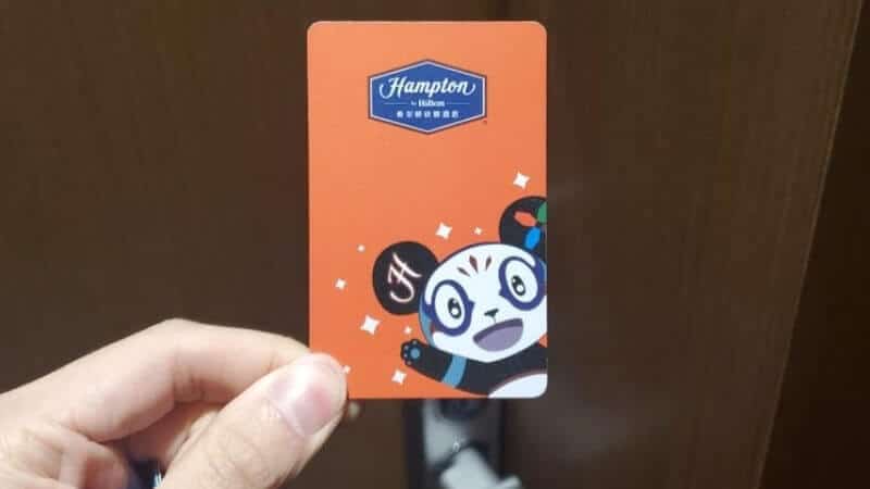 Πώς να χρησιμοποιήσετε την κάρτα κλειδιού σε ένα ξενοδοχείο