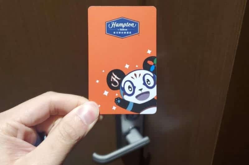 होटल में कुंजी कार्ड का उपयोग कैसे करें