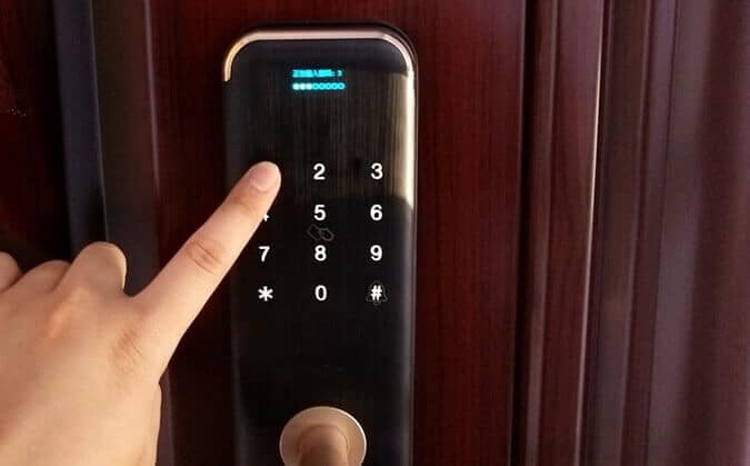 What is an electronic door lock