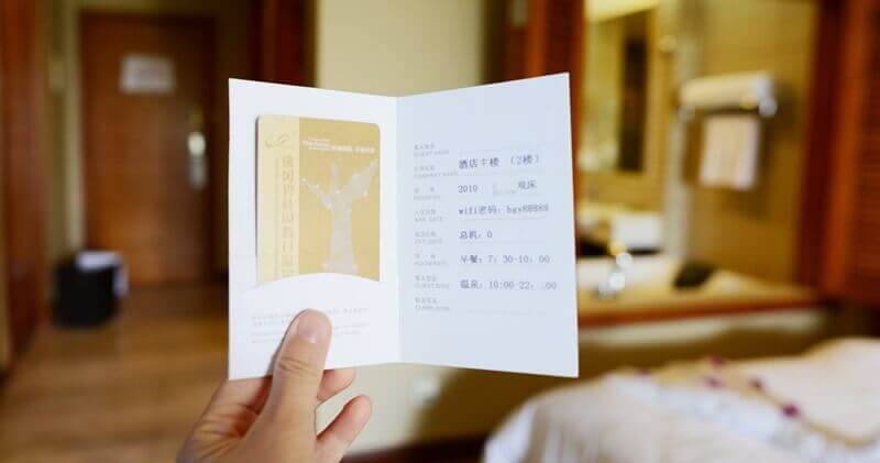 Jak používat klíčovou kartu v hotelu krok za krokem? 2