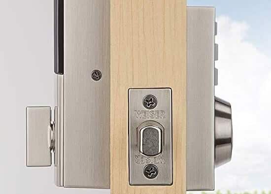 The deadbolt latch does not extend or retract