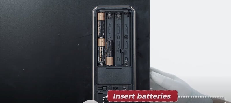 Bagaimana cara mengganti baterai di kunci pintu Samsung saya?