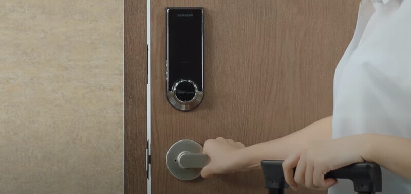لن يتم قفل قفل الباب من Samsung