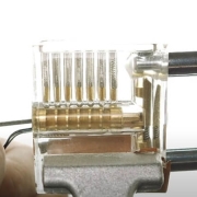 Come scassinare una serratura con una forcina in cinque semplici passaggi