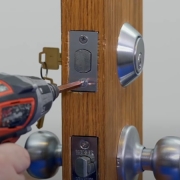 Como remover um guia passo a passo detalhado da fechadura da porta