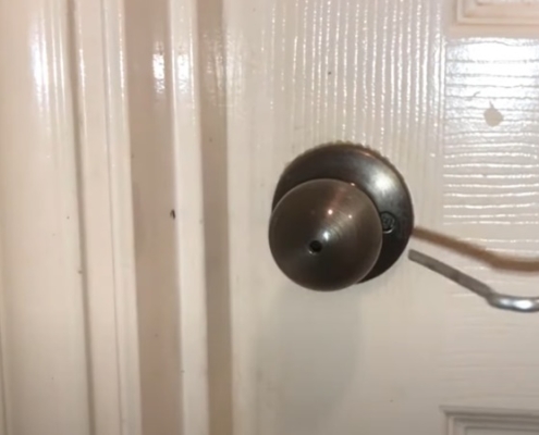 Wie entriegelt man eine Tür mit einem Loch? 4 einfache und bewährte Methoden 2