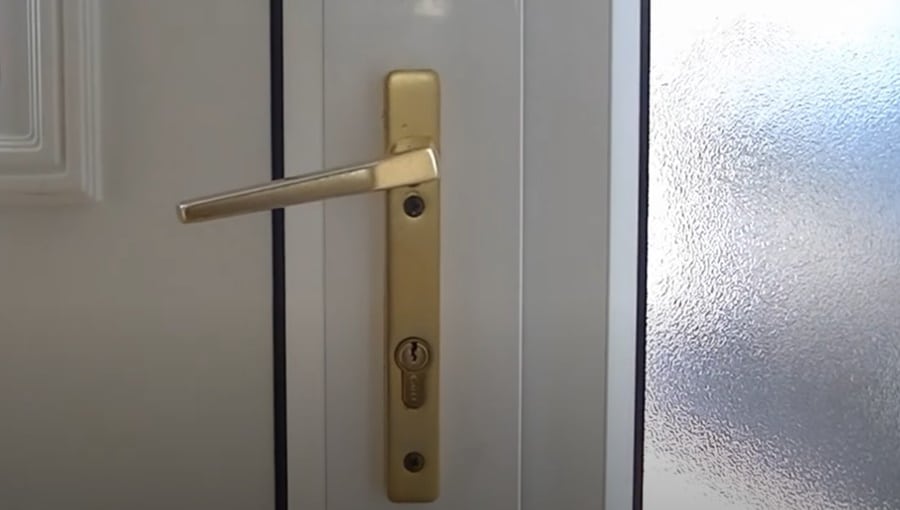 Problémy s kombinovaným zamykacím mechanismem dveří