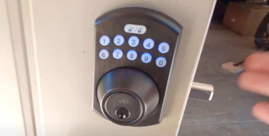 The Keypad door lock is not locking