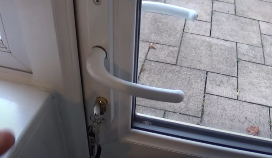 La porte en PVC ne se verrouille pas