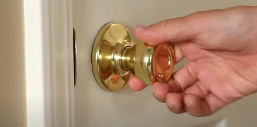 How to avoid the door latch stuck in the locked position