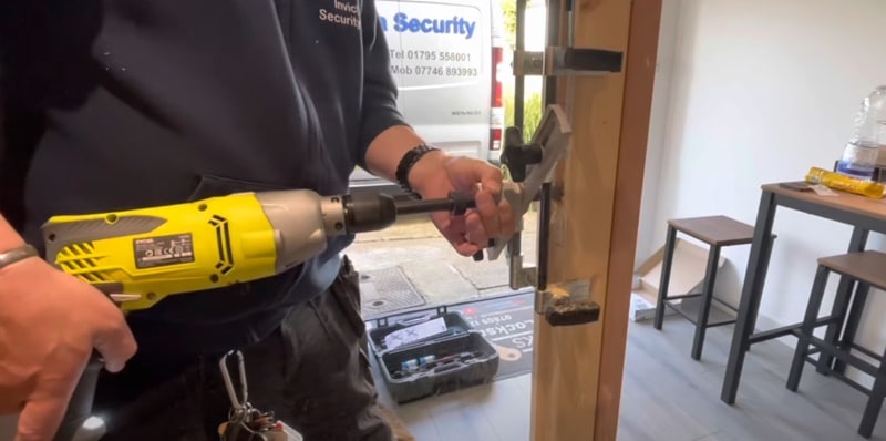 How to Become a Locksmith UK