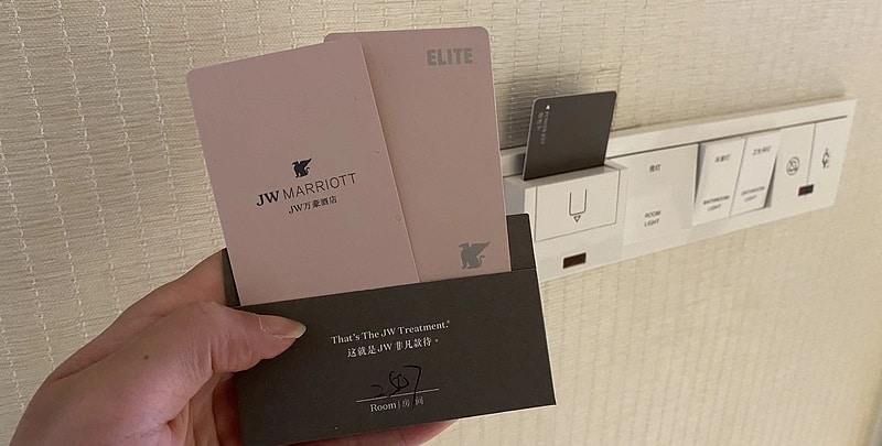 ホテルではどのような種類の RFID カードが使用されていますか