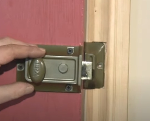 How to Open A Night Latch Lock From the Outside? 5 Steps 2
