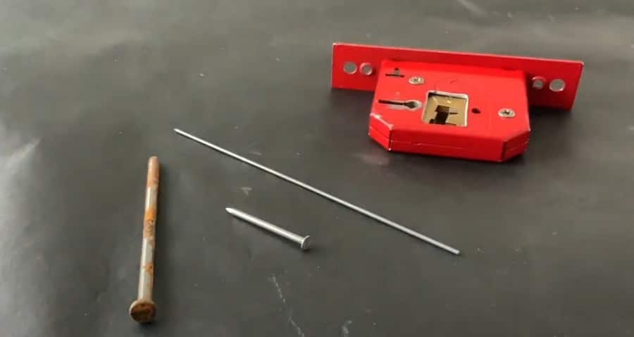 Comment ouvrir une serrure à mortaiser sans clé ? Cinq méthodes simples 1