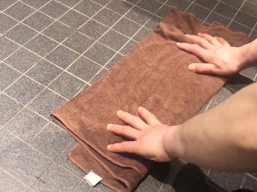 Hvordan sikrer man hotelværelsesdør med håndklæde? Detaljeringsvejledning 1